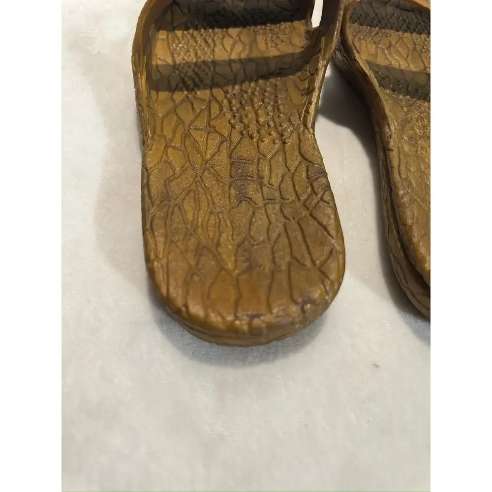 Pali Hawaii Unisex Classic Jandals Sandals 12 Lt. Brown Textured 2 Strap Sliders